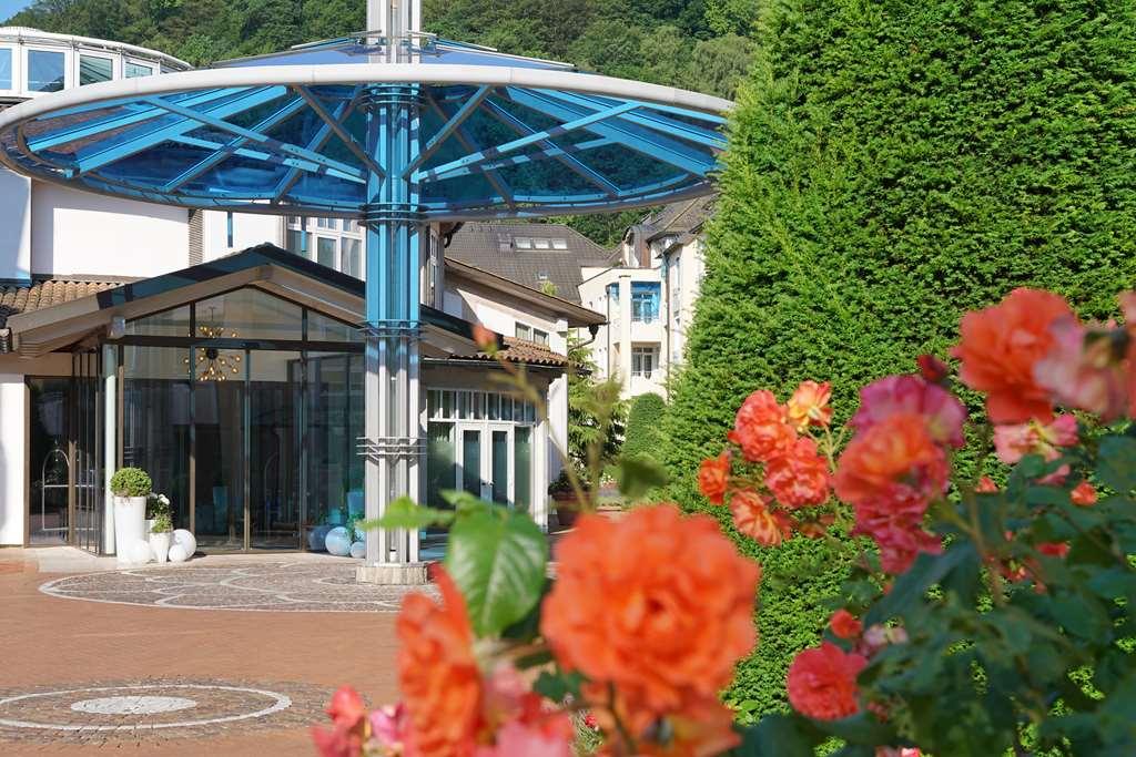 Vila Vita Rosenpark Marburg Exterior foto Entrance of the German National Academy for Public Health at the Robert Koch Institute